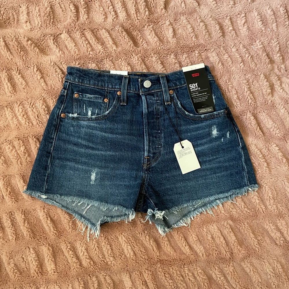 New Levi’s Cut Off Shorts-Size 26